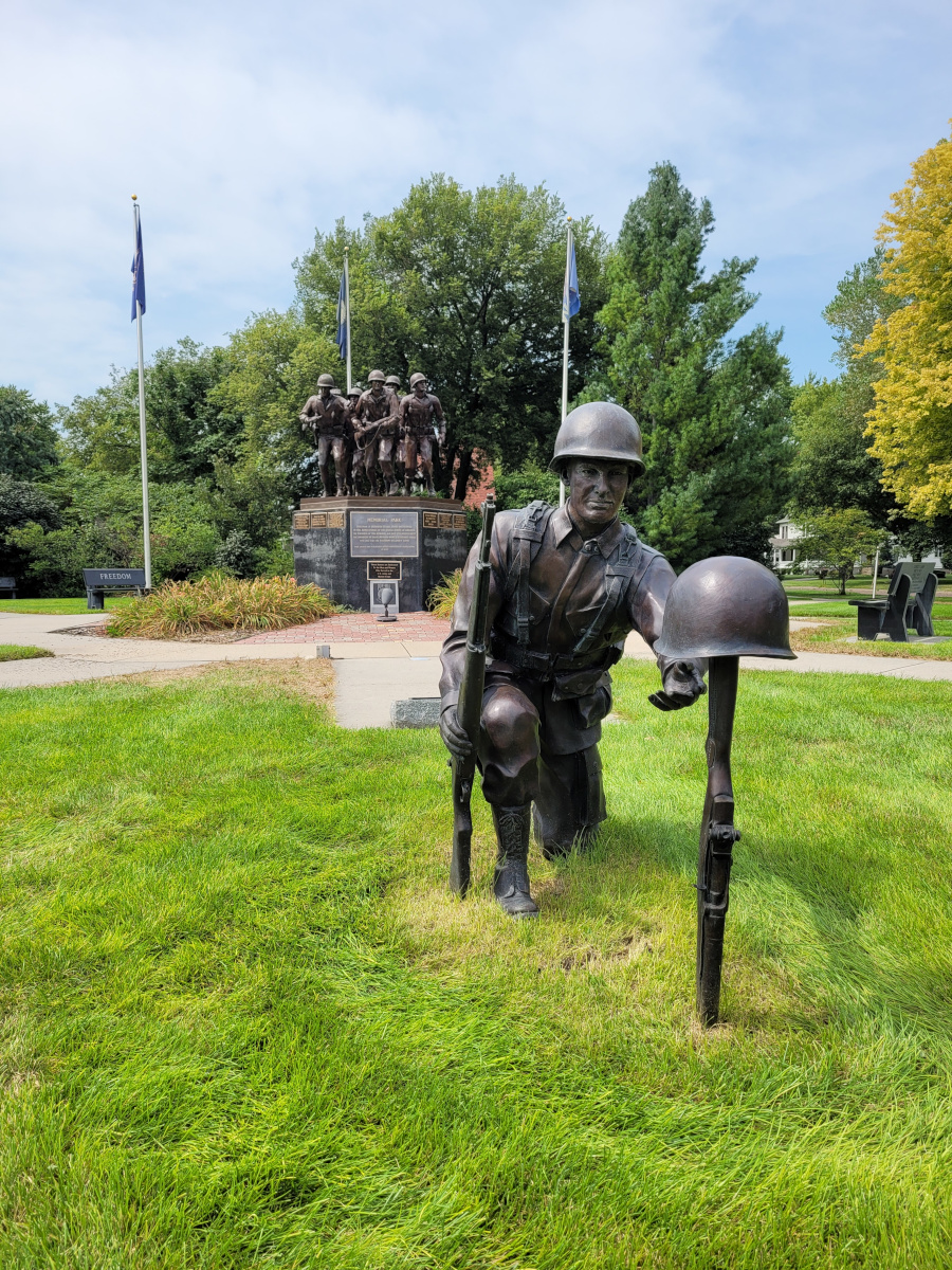 Kneeling Soldier at the North Bend Memorial