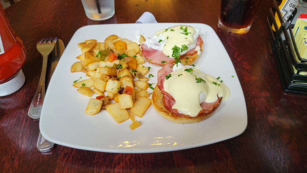 Eggs Benedict at Grand Trunk Pub